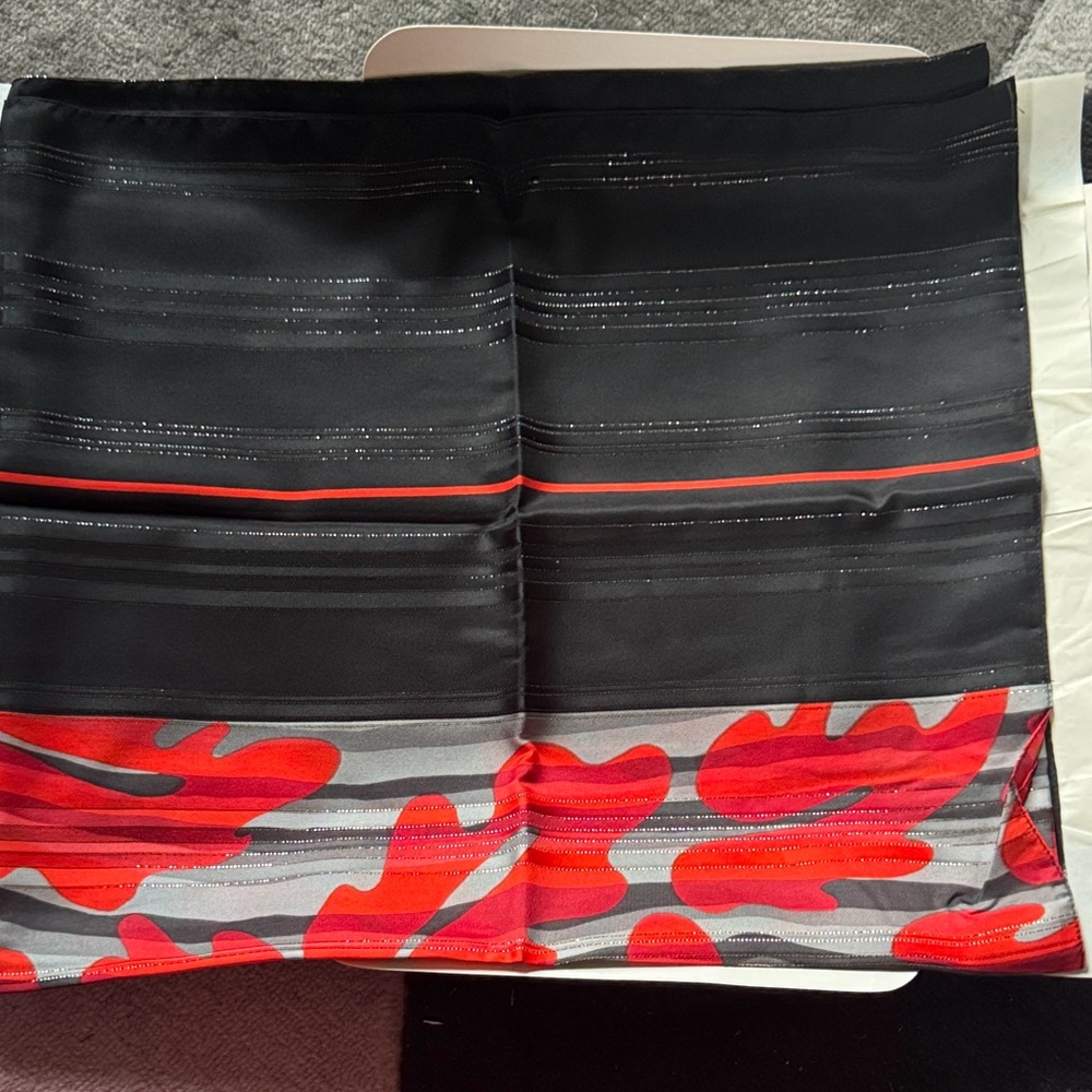 Black and Red Patterned Scarf